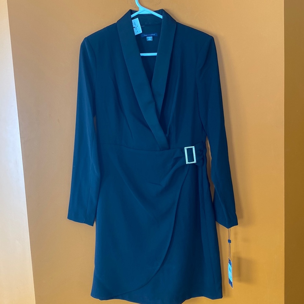 Tommy Hilfiger ladies dress. black in size 2.
